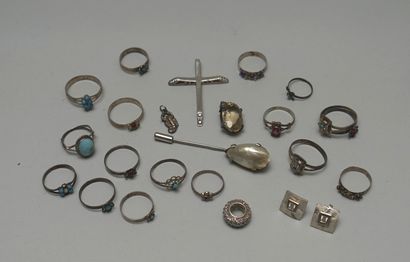 SET composed of 17 fine silver rings 925/°°...