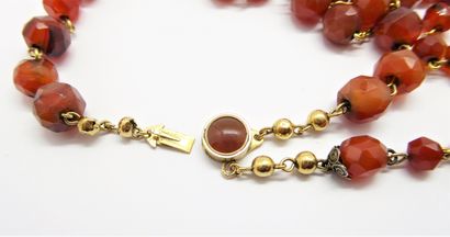 CHAPELET en or jaune 18K (750) et agate,...