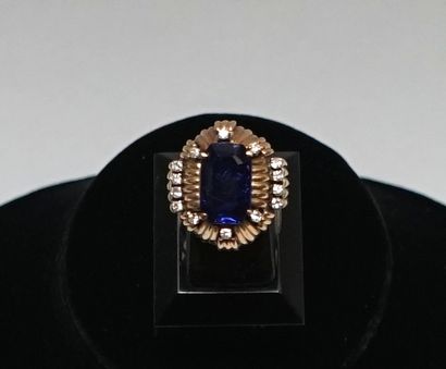 14kt (585/°°) yellow gold ring with a rectangular...