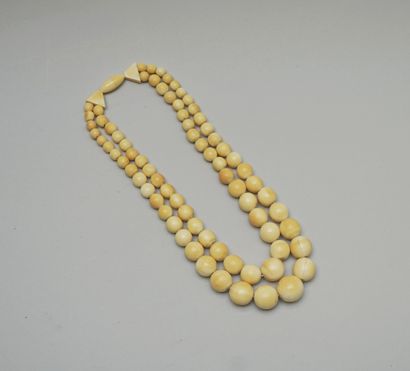 COLLIER ras de cou à double rangs de perles...