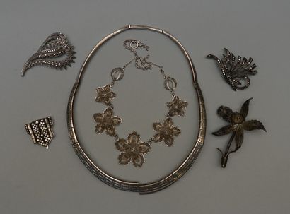 SET in silver (min 800/°°) consisting of...