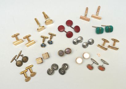 LOT de 15 paires de boutons de manchettes...