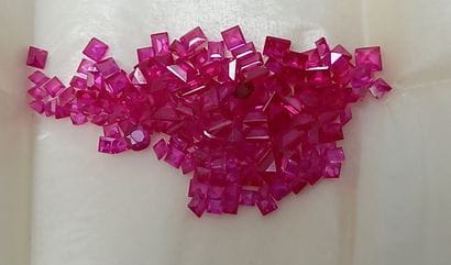 LOT OF synthetic RUBIES calibrated on pa...
