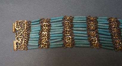 BRACELET manchette souple en métal doré composé...