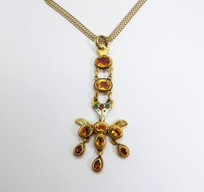 PENDENTIF SAINT ESPRIT en or jaune 18K (750/°°),...