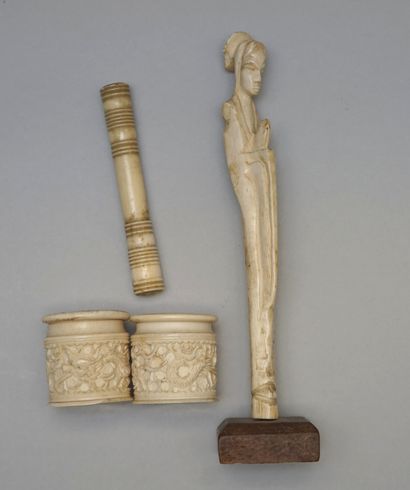 SET of a salt and pepper shaker, a needle...
