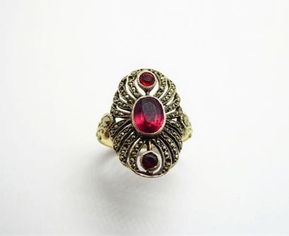 ANCIENNE BAGUE en or jaune 18K (750/°°),...