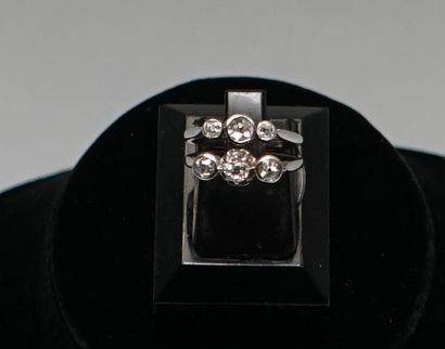 SET of 2 rings in 18k (750/°°) white gold...