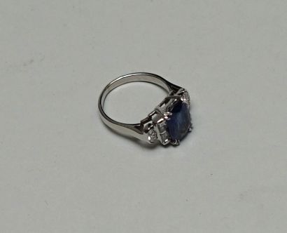 18k (750/°°) white gold ring set with a 3.08cts...
