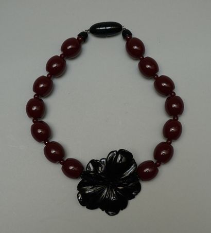 NECKLACE made of red bakelite beads and centered...