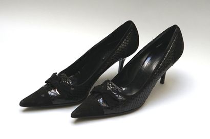 DOLCE Y GABBANA - Pair of pumps in python...