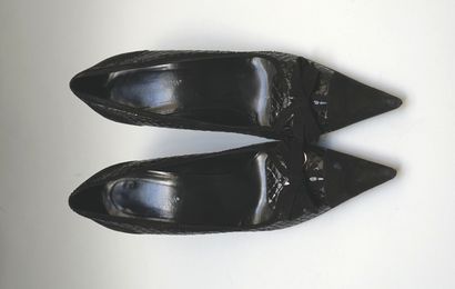 DOLCE Y GABBANA - Pair of pumps in python...