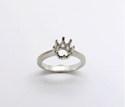 RING in 18K (750/°°) white gold, set with...