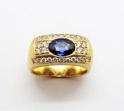 RING in 18K (750/°°) yellow gold, square...