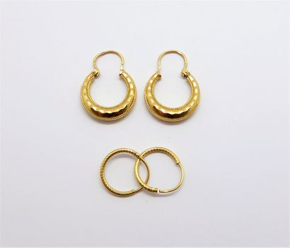 LOT OF 2 PAIRS OF EARRINGS in 18K (750/°°)...