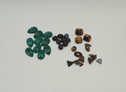 LOT of hard stones cabochons cut with melon...