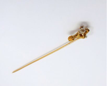 EPINGLE à cravate en or jaune 18K (750/°°)...