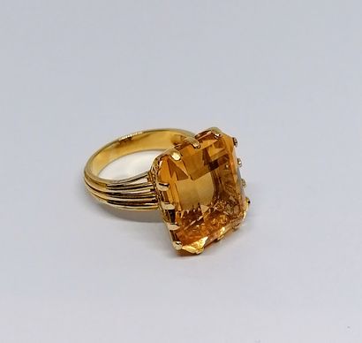 Yellow gold ring 18K (750/°°), set with a...