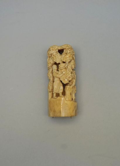 Circular element in carved bone decorated...