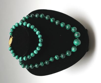ENSEMBLE composé d'un collier et d'un bracelet...