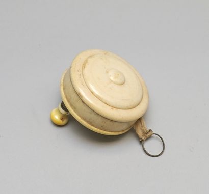Sliding tape measure with ivory frame. Circa...