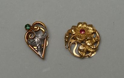 SET of two 18k (750/°°) yellow gold necklace...