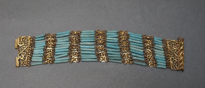 BRACELET manchette souple en métal doré composé...