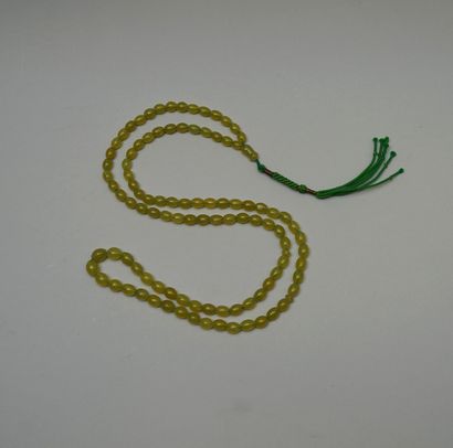 CHAPELET en perles d'olivine. L:80cm