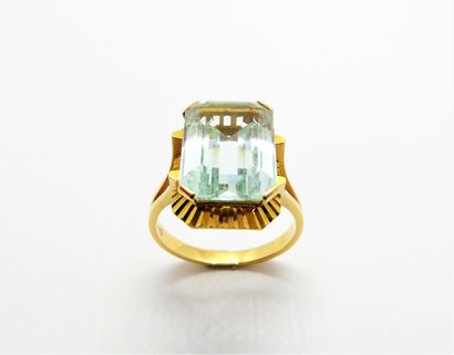 RING in 18K (750/°°) yellow gold set with...