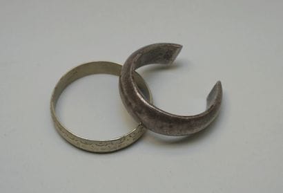 SET of 2 rigid bracelets, one opening in...