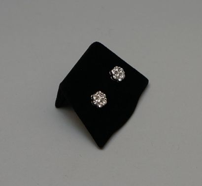 PAIR OF EARRINGS in the shape of a flower...