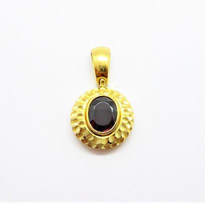 18K (750/°°) yellow gold PENDANT, centered...
