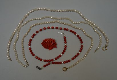SET consisting of 3 choker necklaces of cultured...
