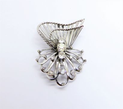 Art deco 18K (750/°°) white gold lapel pin...