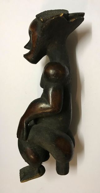 Statuette anthropomorphe présentant un personnage...