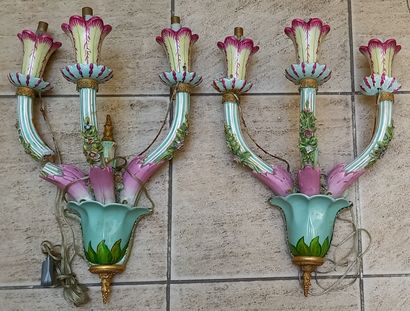Allemagne, paire d'appliques en porcelaine...