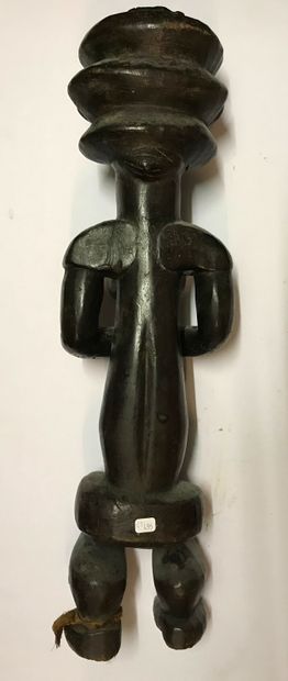 Statuette anthropomorphe féminine, debout...