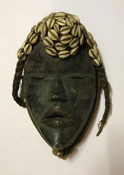 Masque anthropomorphe présentant un visage...