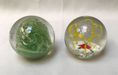 Lot de 2 boules presse papiers modernes