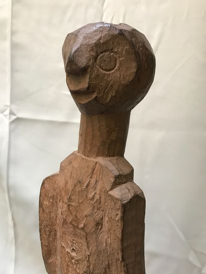 Statuette en bois naturel de style Chamba....
