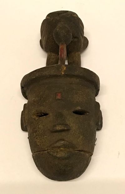 Masque anthropomorphe à machoire articulée,...