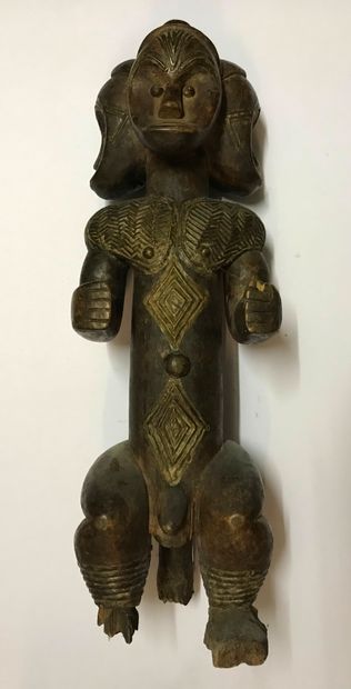 Statue anthropomorphe masculine assise à...