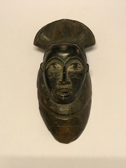 Masque anthropomorphe présentant un visage...