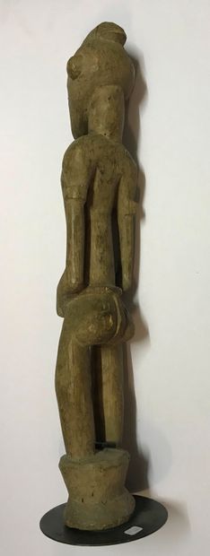 Statuette anthropomorphe masculine debout...