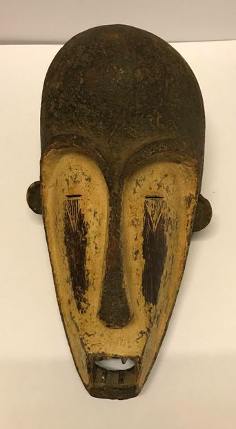 Masque anthropomorphe, le visage en forme...