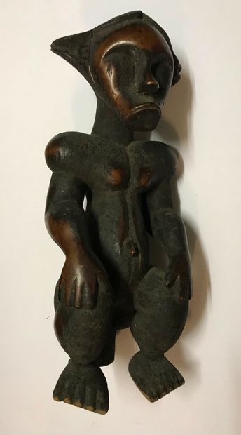 Statuette anthropomorphe présentant un personnage...