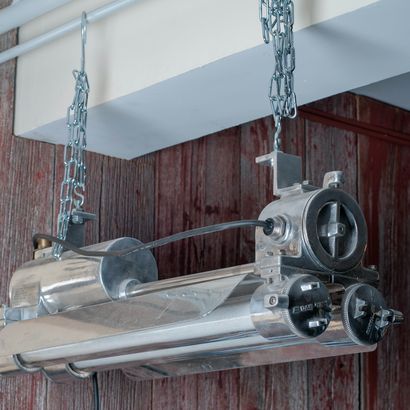 Plafonnier de bateau en aluminium des années...