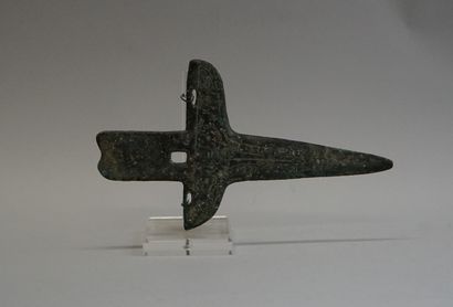 Bronze Ji blade with incised decoration....