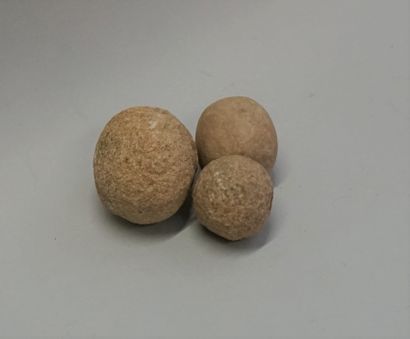 Set of 3 stone grinders to grind grain. Sahara...