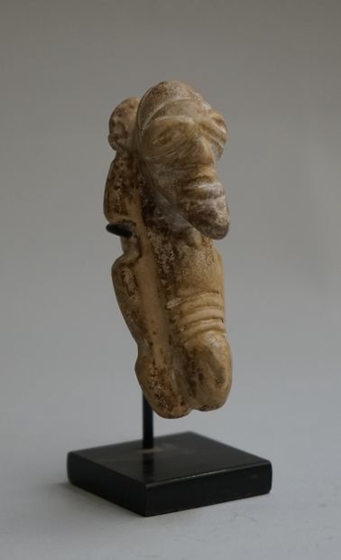 Zemi amulet in beige stone. 

Taino, before...